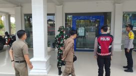 PATROLI : Tim gabungan, TNI-Polri-Satpol PP saat patroli menjaga kamtibmas, Sabtu, 29 November 2025.