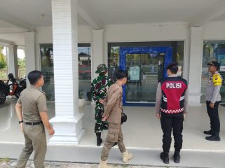 PATROLI : Tim gabungan, TNI-Polri-Satpol PP saat patroli menjaga kamtibmas, Sabtu, 29 November 2025.