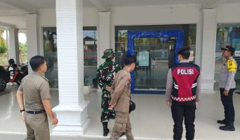 PATROLI : Tim gabungan, TNI-Polri-Satpol PP saat patroli menjaga kamtibmas, Sabtu, 29 November 2025.