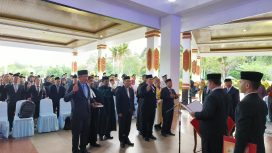 FOTO : Suasana saat Bupati Saiful pada pelantikan pejabat ASN di halaman kantor Bupati Katingan.