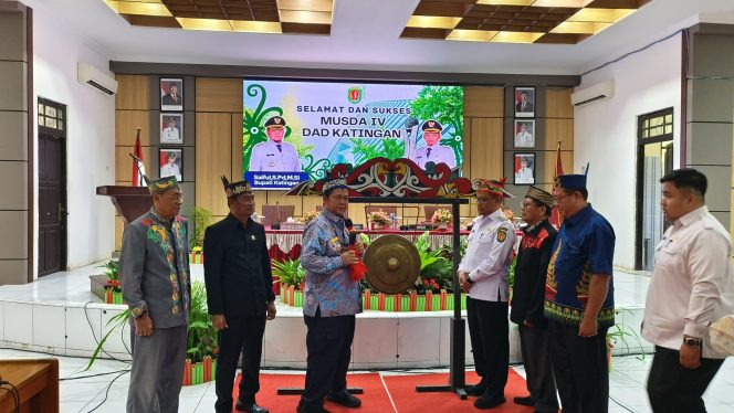 
					FOTO : Bupati Katingan dan jajaran pada pelaksanaan Musda Ke IV DAD Katingan.