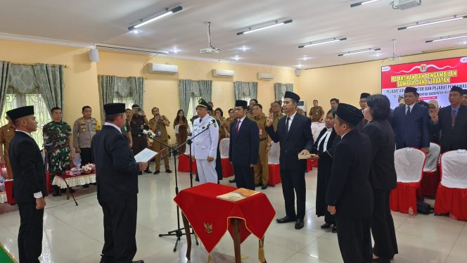 
					FOTO : Bupati Saiful, saat prosesi pelantikan 15 pejabat ASN lingkup Pemkab Katingan.