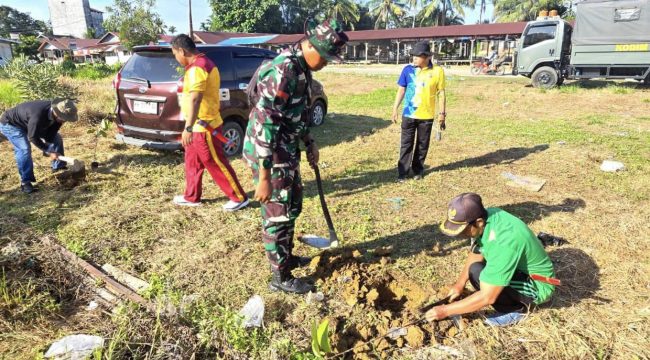 FOTO : Suasana penamanan pohon di Kecamatan Tewang Sanggalang Garing, Kabupaten Katingan.

