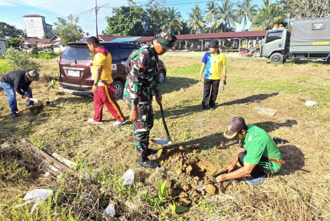 
					FOTO : Suasana penamanan pohon di Kecamatan Tewang Sanggalang Garing, Kabupaten Katingan.
