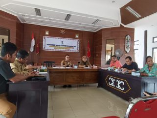 RAPAT : Suasana rapat panitia Musda III DAD Kabupaten Gumas, Senin, 8 Desember 2025