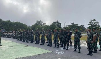 FOTO : Pasi Ops Kodim 1019/Katingan, Kapten Inf Yudha Agus Pratama, saat pimpin apel siaga.