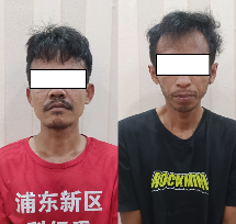 AMANKAN : Pelaku pencurian Y (28) dan TR (26) ketika diamankan di Kantor Satreskrim Polres Gumas, Rabu (10/12/2025).