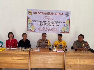 MUSDES : Suasana pelaksanaan musdes di Desa Tumbang Langgah, Kecamatan Rungan Barat, yang dihadiri Kapolsek Rungan Ipda M. Helmi Hakim, S.H, dan masyarakat desa setempat, Kamis, 8 Januari 2026.