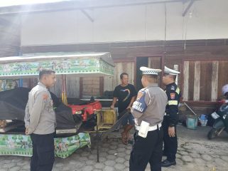 PATROLI : Personel Polres Gumas ketika melakukan patroli KRYD di Taman Kota Kuala Kurun, Jumat, 16 Januari 2026.