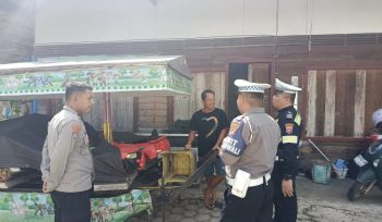 PATROLI : Personel Polres Gumas ketika melakukan patroli KRYD di Taman Kota Kuala Kurun, Jumat, 16 Januari 2026.