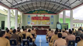 FOTO : Letkol Inf Sulkifli, dan jajaran saat melaksanan sosialisasi KDKMP kepada seluruh Kades se Kabupaten Katingan.