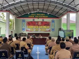 FOTO : Letkol Inf Sulkifli, dan jajaran saat melaksanan sosialisasi KDKMP kepada seluruh Kades se Kabupaten Katingan.