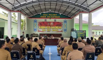 FOTO : Letkol Inf Sulkifli, dan jajaran saat melaksanan sosialisasi KDKMP kepada seluruh Kades se Kabupaten Katingan.