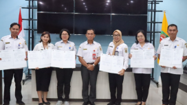 FOTO : Penandatanganan Perjanjian Kinerja dilakukan oleh Kepala Diskominfostandi bersama Sekretaris, Kepala Bidang TI, PKP, PIP, Kepala Bidang Statistik dan Persandian, serta Kepala Sub Bagian Keuangan.