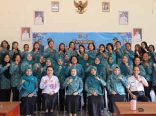 FOTO : Keluarga besar TP PKK saat foto bersama.