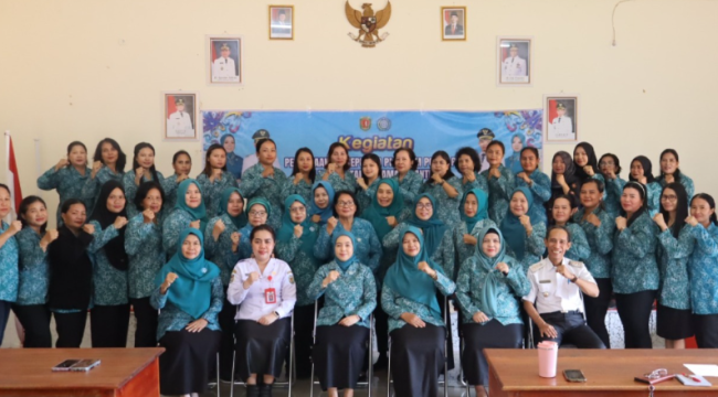 FOTO : Keluarga besar TP PKK saat foto bersama.