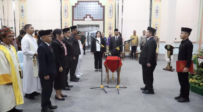 FOTO : Bupati Saiful, saat pelantikan pejabat Administrator dan Pejabat Pengawas, di Pendopo Rumah Jabatan Bupati Katingan.