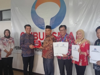 FOTO : Wabup Katingan didampingi sejumlah Kepala OPD saat Audiensi dan Penyampaian Opini Penilaian Maladministrasi Pelayanan Publik Tahun 2025 di Kantor Perwakilan Ombudsman RI Kalteng.