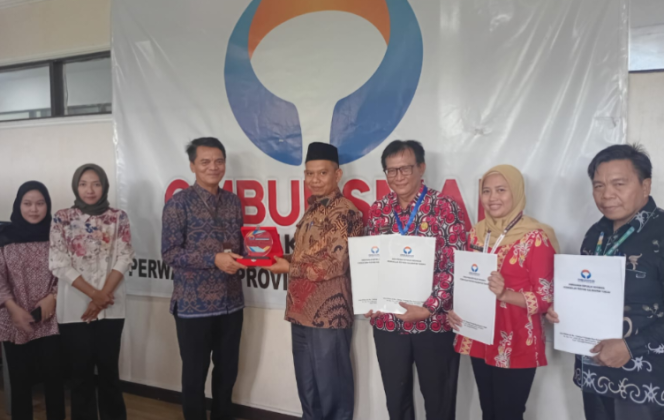 
					FOTO : Wabup Katingan didampingi sejumlah Kepala OPD saat Audiensi dan Penyampaian Opini Penilaian Maladministrasi Pelayanan Publik Tahun 2025 di Kantor Perwakilan Ombudsman RI Kalteng.