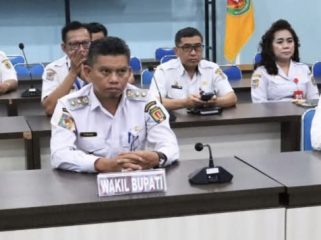 FOTO : Wabup Katingan Firdaus, dan jajaran ikuti kegiatan rapat secara daring.
