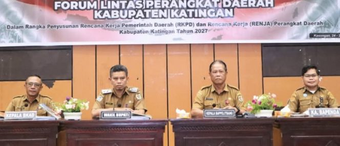 
					FOTO : Wabup Katingan saat hadiri Forum Konsultasi Publik, di Aula Bappedalitbang.