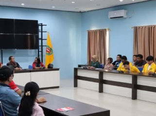 FOTO : Suasana kegiatan penerimaan mahasiswa magang berlangsung di Media Center Diskominfostandi Kabupaten Katingan. 