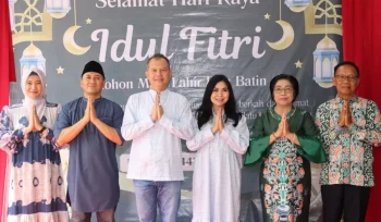 SILATURAHMI : Bupati Gumas Jaya Samaya Monong didampingi Wakil Bupati Efrensia LP Umbing ketika bersilaturahmi lebaran di kediaman Kapolres AKBP Heru Eko Wibowo, Sabtu, 21 Maret 2026.