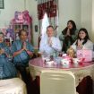 JALIN SILATURAHMI : Bupati Gumas Jaya Samaya Monong bersama Wakil Bupati Efrensia LP Umbing, ketika bersilaturahmi lebaran ke kediaman mantan Ketua DPRD H Gumer, Sabtu, 21 Maret 2026.