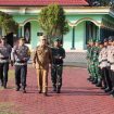 CEK PASUKAN : Bupati Gumas Jaya Samaya Monong, S.E, M.Si, bersama Kapolres AKBP Heru Eko Wibowo, S.I.K, M.H, dan Dandim 1018/GMS Letkol Inf Akhmad Rahmatullah, melakukan pengecekan pasukan, pada apel gelar pasukan Operasi Ketupat Telabang 2026, Kamis, 12 Maret 2026 sore.