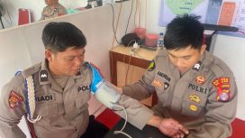 PERIKSA : Suasana pemeriksaan kesehatan rutin terhadap petugas yang berjaga di Pos Terpadu Taman Kota Kuala Kurun, Selasa, 17 Maret 2026.