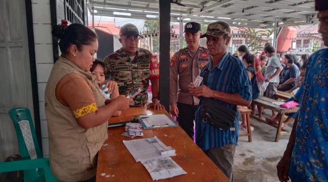 PENYALURAN : Suasana penyaluran kartu huma betang sejahtera kepada warga Desa Sepang Kota, Kecamatan Sepang, Rabu, 18 Maret 2026.