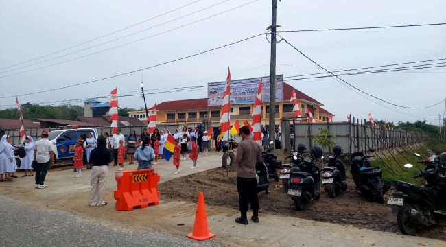 PENGAMANAN : Suasana pengamanan peresmian Gedung Baru SD St. Yosef Kuala Kurun, Kamis, 19 Maret 2026.