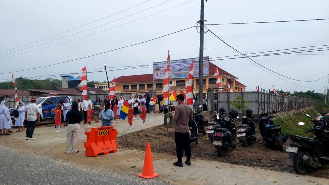 
					PENGAMANAN : Suasana pengamanan peresmian Gedung Baru SD St. Yosef Kuala Kurun, Kamis, 19 Maret 2026.