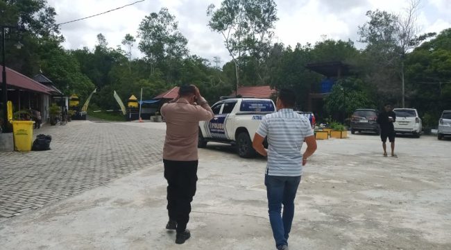 PATROLI : Personel Polres Gumas ketika melakukan patroli di lokasi objek wisata Air Terjun Batu Mahasur Kuala Kurun, Minggu, 22 Maret 2026.