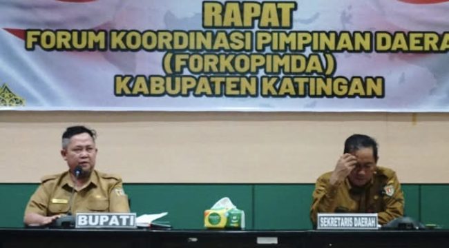 FOTO : Bupati Katingan saat pimpin rapat bersama Forkopimda. 