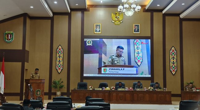 FOTO : Wakil Bupati Katingan saat menyampaikan pidato pengantar Bupati Katingan terkait LKPJ, pada rapat Paripurna DPRD Katingan.