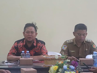 FOTO : Bupati didampingi Wakil Bupati dan Sekda serta Sejumlah Kepala SOPD. 