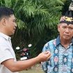 BERBINCANG : Anggota Komisi III DPRD Kabupaten Gumas Herda (kiri) berbincang dengan Damang Kepala Adat Kecamatan Rungan Kuling, belum lama ini.