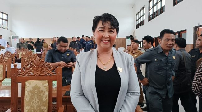 FOTO : Ketua Komisi III DPRD Kabupaten Gunung Mas Iceu Purnamasari