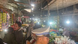 PATROLI : Personel gabungan Polres Gumas ketika melakukan patroli di pusat keramaian dan objek vital, Sabtu, 25 April 2026.
