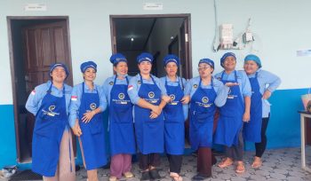 PEKERJA : Para pekerja yang bekerja di dapur SPPG Polres Gumas, Kamis, 30 April 2026.