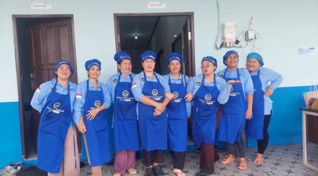 PEKERJA : Para pekerja yang bekerja di dapur SPPG Polres Gumas, Kamis, 30 April 2026.