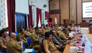 FOTO : Sekda Katingan dan jajaran saat rapat kerja gabungan komisi, di ruang rapat DPRD Katingan.