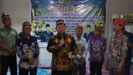 FOTO : Bupati Katingan bersama Rombongan saat safari nyepi bersama masyarakat, di Kecamatan Sanaman Mantikei.