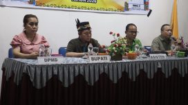 FOTO : Bupati Katingan didampingi Asisten I Setda Katingan saat rapat koordinasi dan evaluasi.