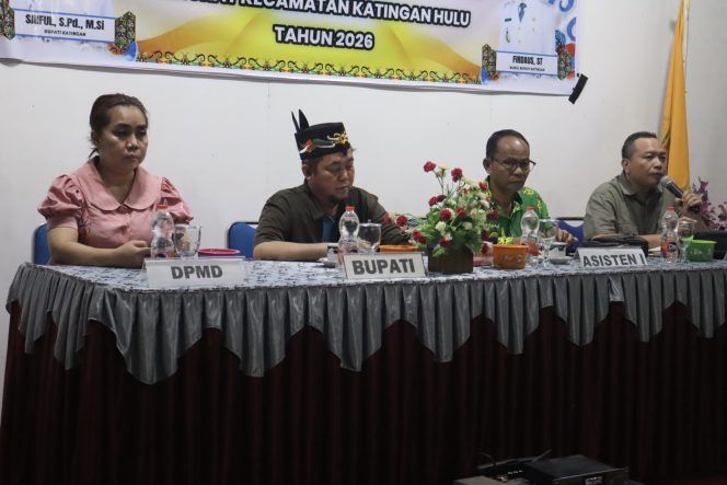 
					FOTO : Bupati Katingan didampingi Asisten I Setda Katingan saat rapat koordinasi dan evaluasi.