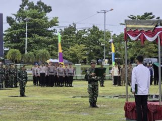 FOTO : Sekda Katingan saat pimpin upacara pelaksanaan pembukaan TNI TMMD Imbangan ke -128, di halaman Makodim 1019/Katingan.