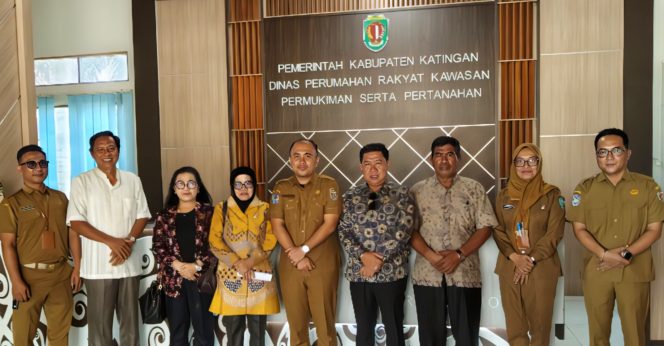 
					FOTO : Kunjungan Kunker Komisi IV DPRD Kotim, saat diterima Kepala Disperkimtan dan jajaran.
