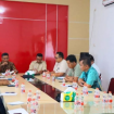 FOTO : Wabup Firdaus, didampingi Kepala Bank Kalteng Cabang Kasongan saat pimpin kegiatan rapat di Dinas KUKMP Katingan.