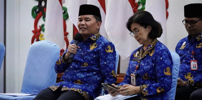 
					FOTO : Gubernur Kalteng saat dialog bersama insan pers, di Istana Isen Mulang, Rumah Jabatan Gubernur Kalteng.